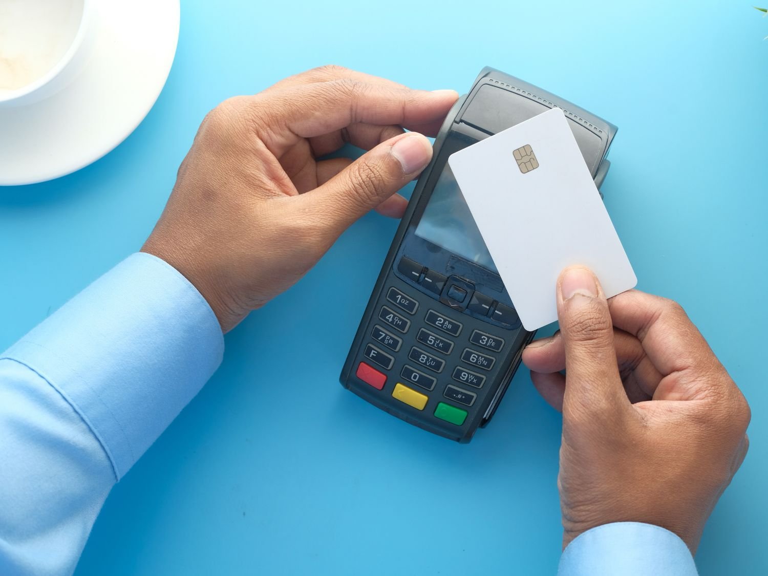 Já pensou em ter acesso a salas VIP, ganhar pontos que nunca expiram e viajar com mais conforto? O Cartão Santander Unlimited Mastercard Black é uma das melhores escolhas para quem busca exclusividade e recompensas de alto nível.
